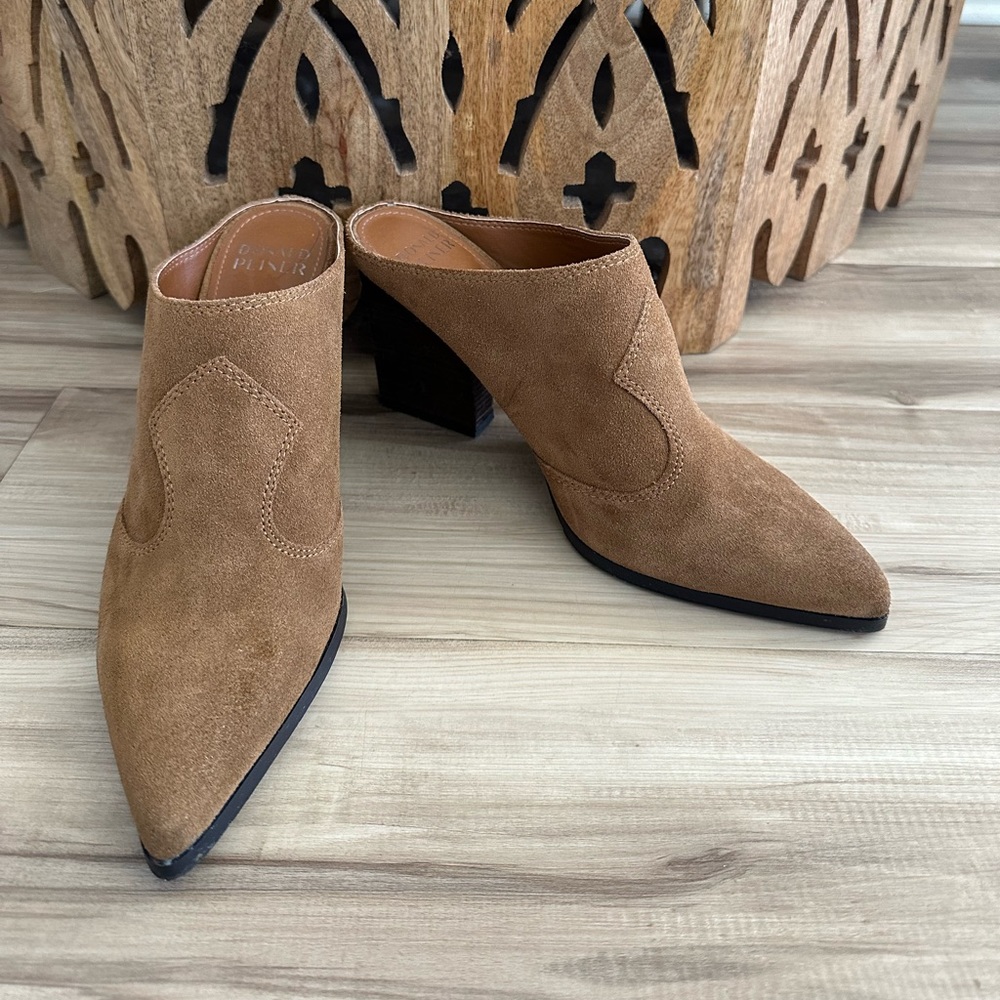 Donald Pliner Mule/Like New  Brown Suede Heel: 3.5”